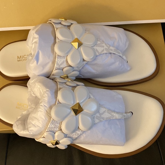 MICHAEL KORS Thong Sandals - Picture 4 of 5